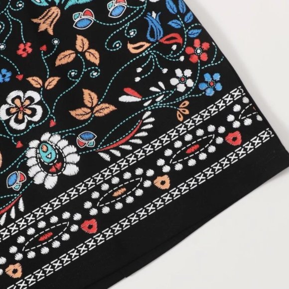 Boho floral embroidered mini skirt zipper back - Picture 3 of 4